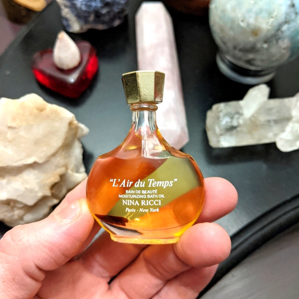 Nina Ricci Moisturizing Bath Oil